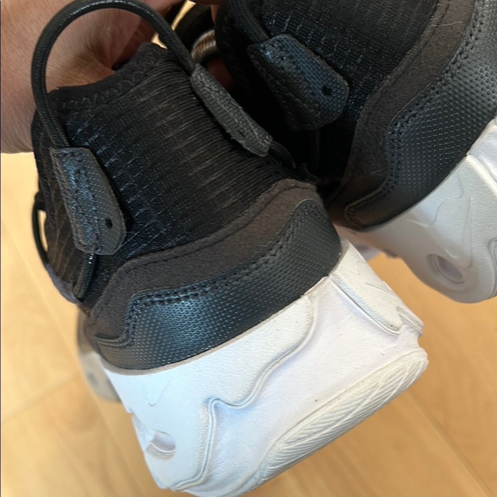 NIKE Men's React Live Running Shoe - Picture 9 of 16